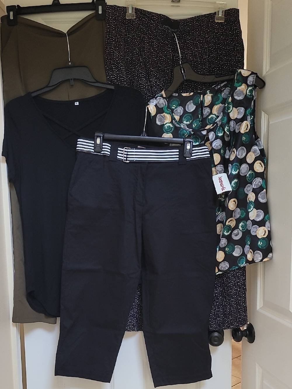 Lot of 5 Women’s Pants & Tops Size M – Excellent Condition, Some New